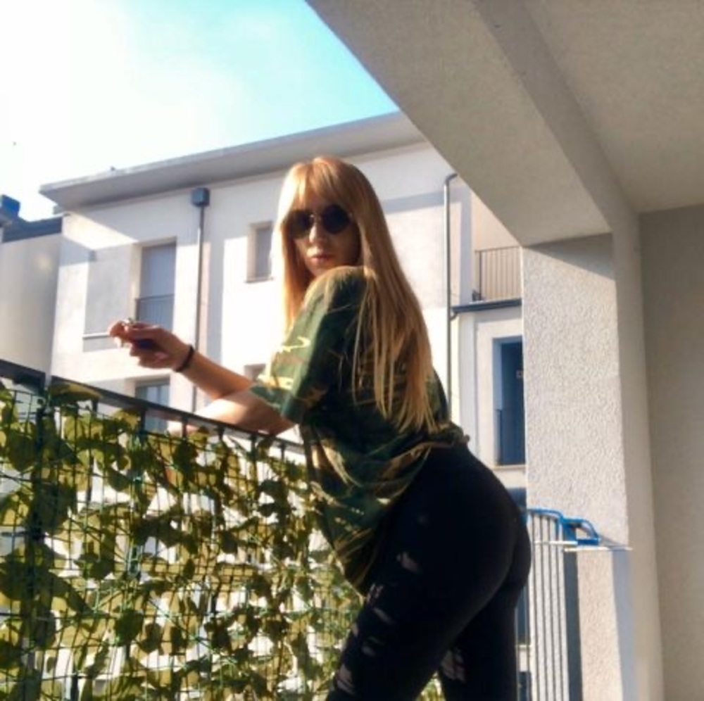 Meet your Posher, Monia